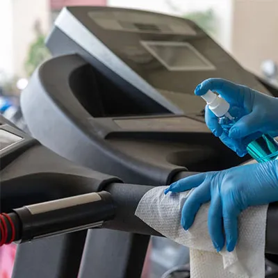 Pulizia e igienizzazione attrezzature palestra